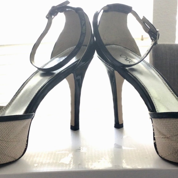 Cute Cute Beige and Black Sandal Heel - Picture 7 of 7